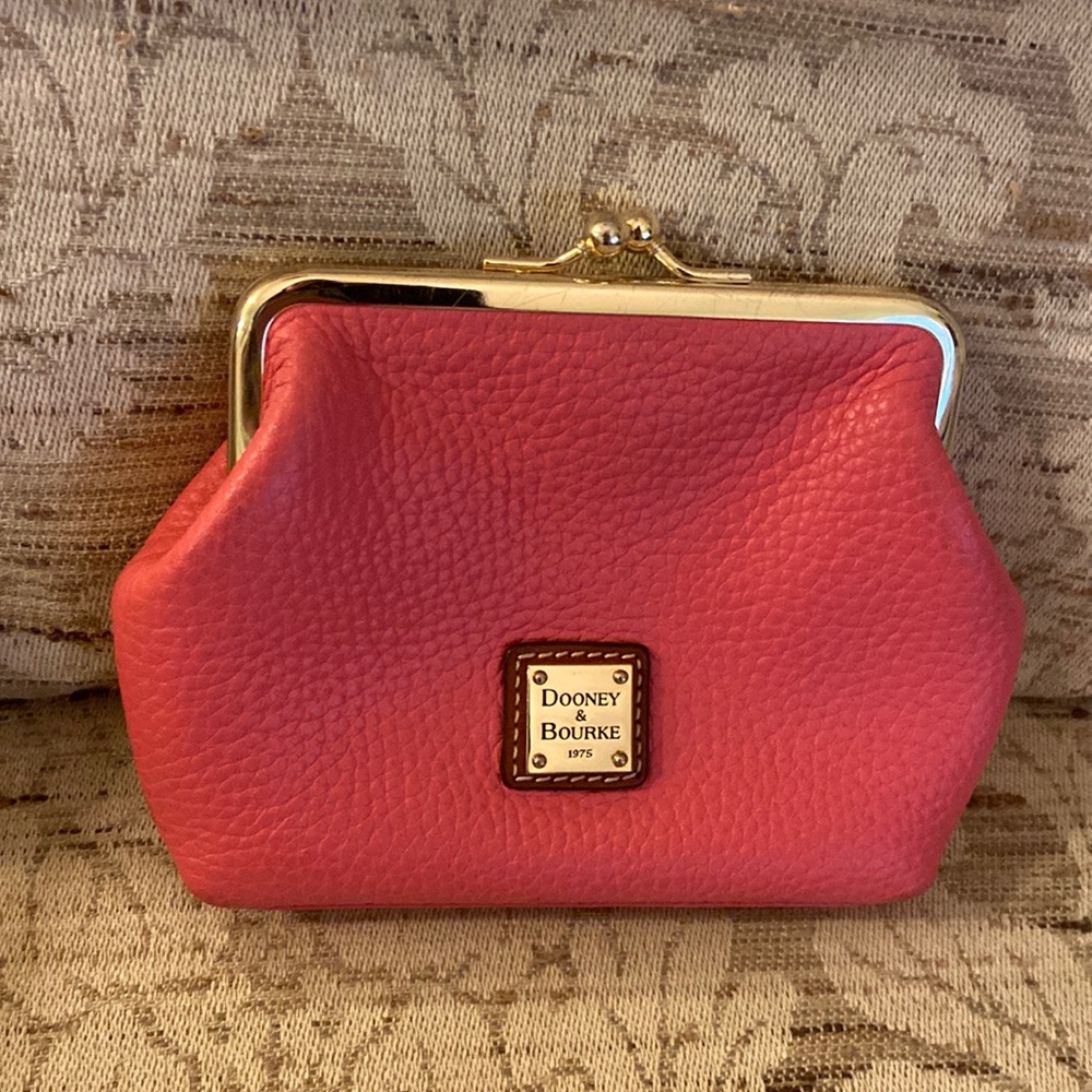 Dooney & Bourke Pebbled Leather Kiss Lock Coin Purse Wallet coral pink like new